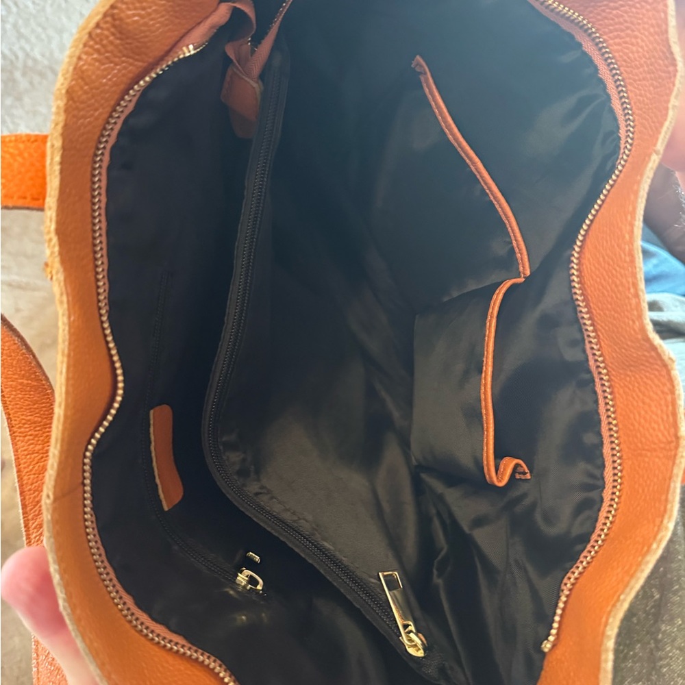 Chic Leather Tote Bag - Picture 2 of 2